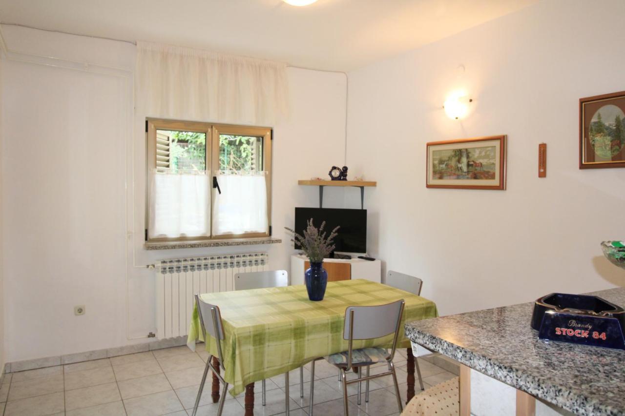 Apartment Valentina Ližnjan Екстериор снимка