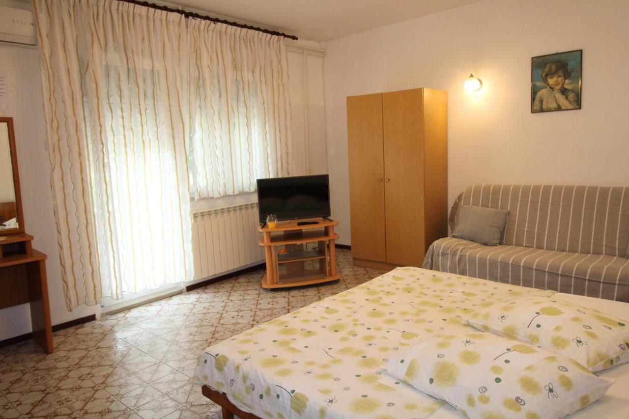 Apartment Valentina Ližnjan Екстериор снимка