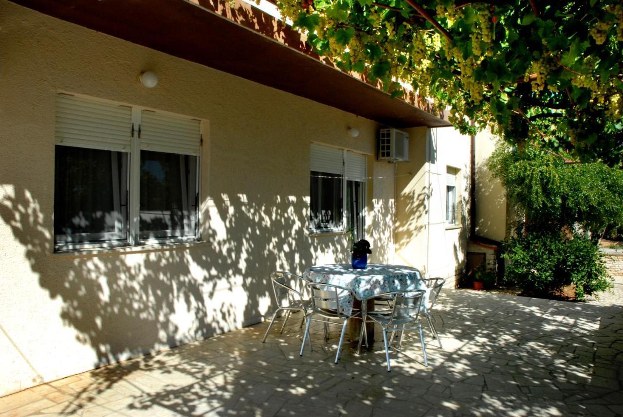 Apartment Valentina Ližnjan Екстериор снимка
